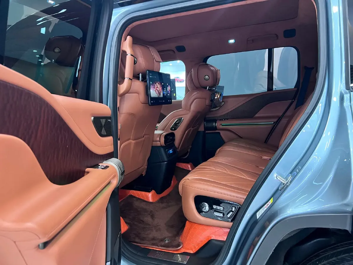 2023 YangWang U8 2.0T 272HP L4 REEV 49.05KWH,autocango,china used car exporter,china ev exporter,chinese used car exporter,chinese used ev exporter