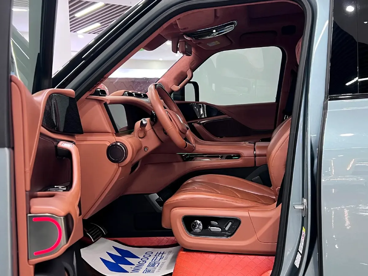 2023 YangWang U8 2.0T 272HP L4 REEV 49.05KWH,autocango,china used car exporter,china ev exporter,chinese used car exporter,chinese used ev exporter