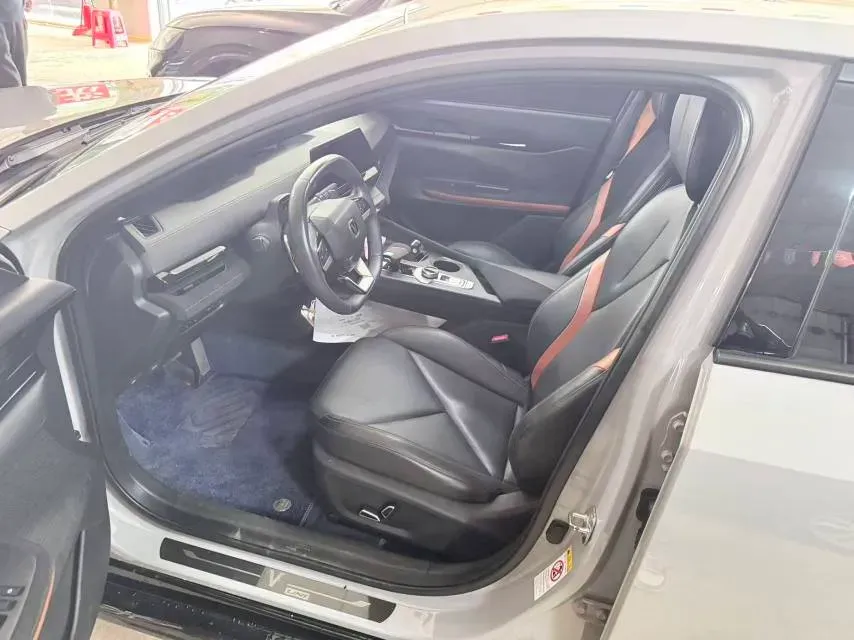 2022 ChangAn UNI-V 1.5T 188HP L4 7DCT,autocango,china used car exporter,china ev exporter,chinese used car exporter,chinese used ev exporter