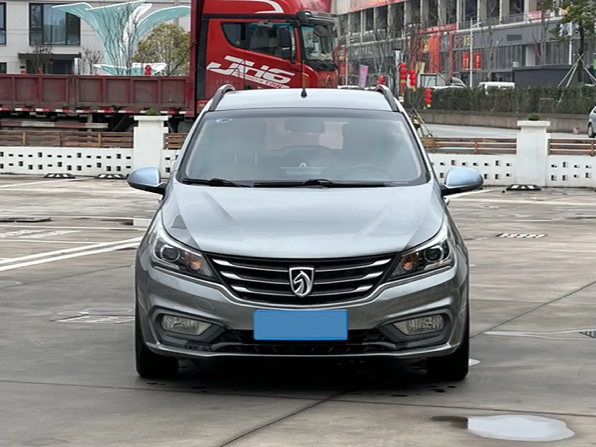 2017 BaoJun 310W 1.5L 112HP L4 6MT,autocango,china used car exporter,china ev exporter,chinese used car exporter,chinese used ev exporter
