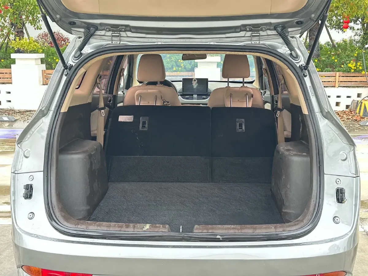 2017 BaoJun 310W 1.5L 112HP L4 6MT,autocango,china used car exporter,china ev exporter,chinese used car exporter,chinese used ev exporter