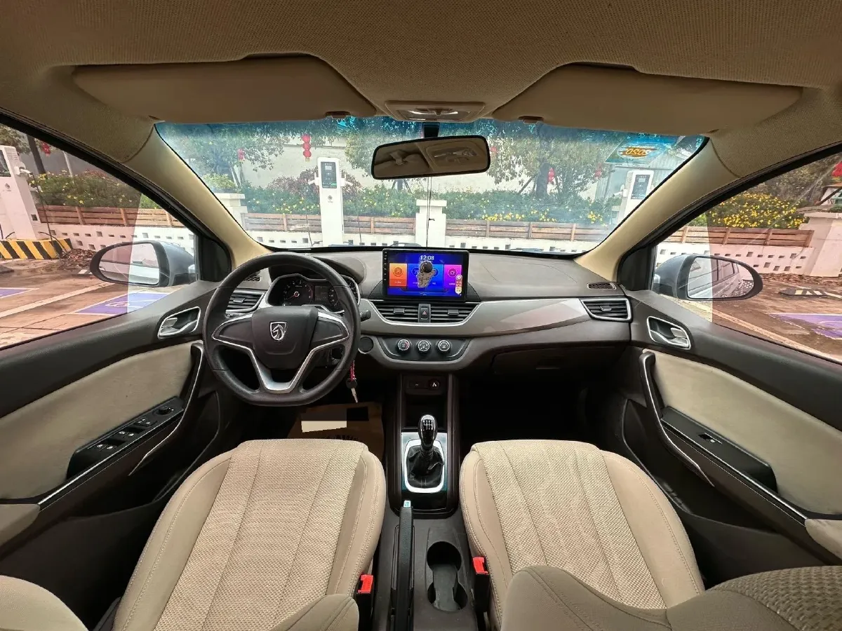 2017 BaoJun 310W 1.5L 112HP L4 6MT,autocango,china used car exporter,china ev exporter,chinese used car exporter,chinese used ev exporter