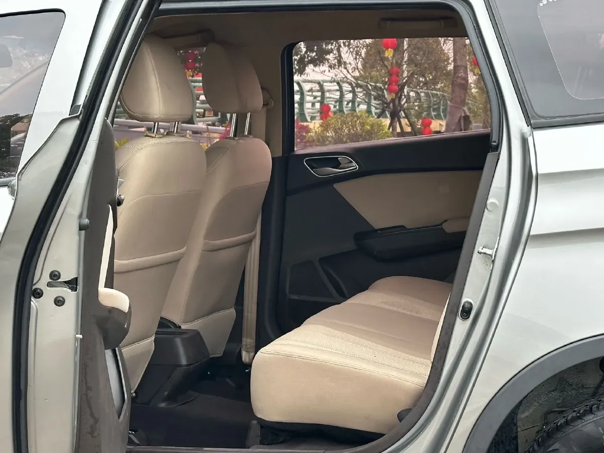 2017 BaoJun 310W 1.5L 112HP L4 6MT,autocango,china used car exporter,china ev exporter,chinese used car exporter,chinese used ev exporter