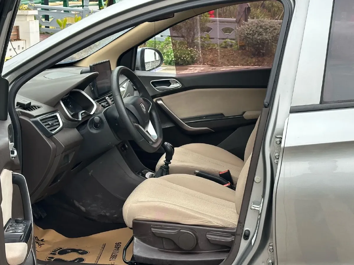 2017 BaoJun 310W 1.5L 112HP L4 6MT,autocango,china used car exporter,china ev exporter,chinese used car exporter,chinese used ev exporter