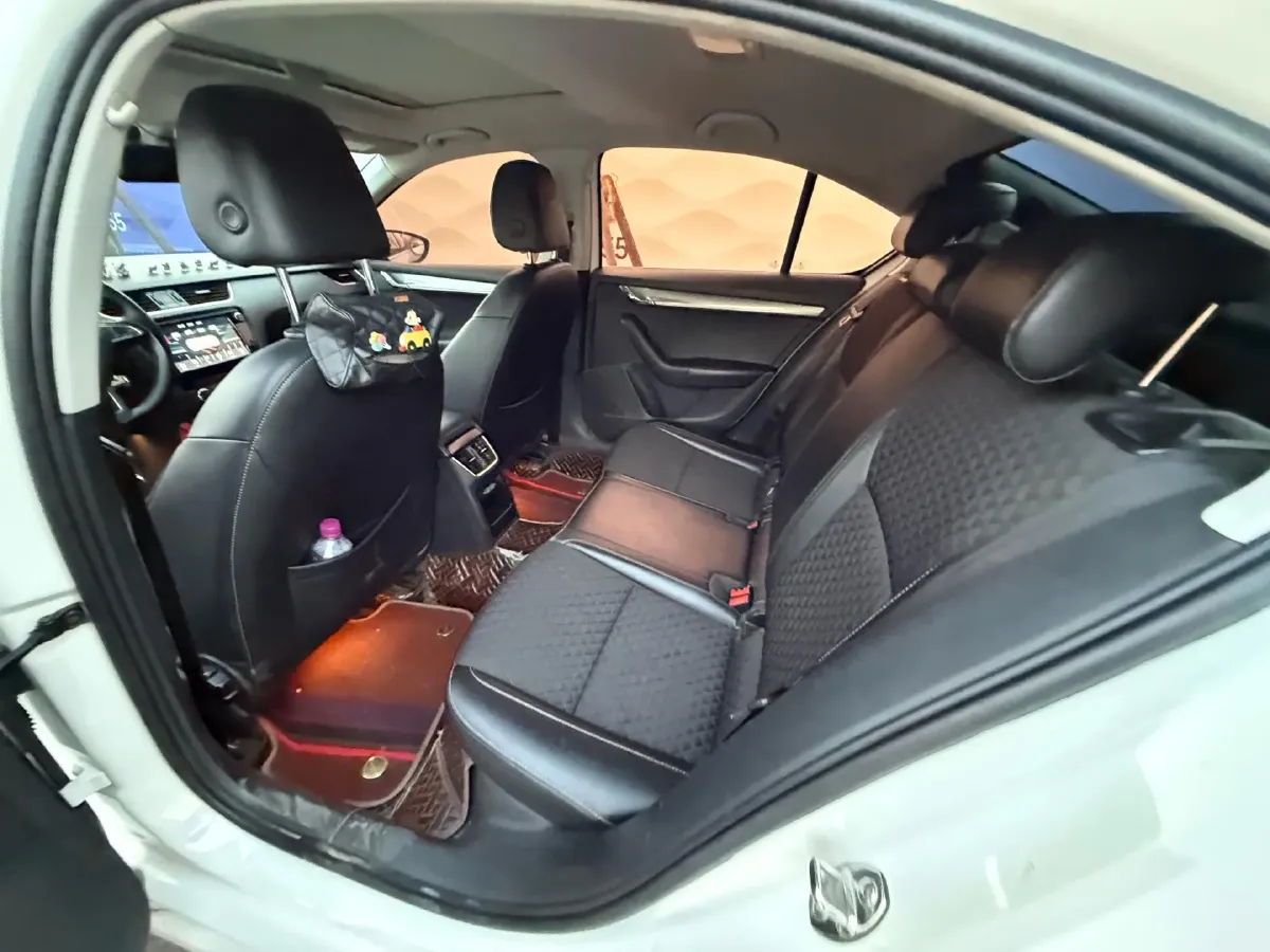 2018 Skoda Octavia 1.2T 116HP L4 7DCT,autocango,china used car exporter,china ev exporter,chinese used car exporter,chinese used ev exporter