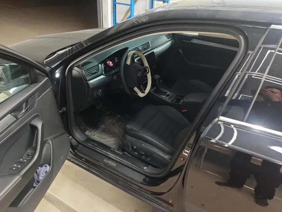 2021 Skoda Superb 2.0T 186HP L4 7DCT,autocango,china used car exporter,china ev exporter,chinese used car exporter,chinese used ev exporter