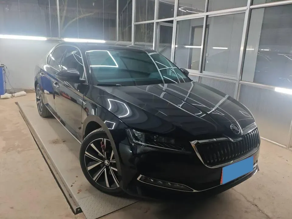 2021 Skoda Superb 2.0T 186HP L4 7DCT,autocango,china used car exporter,china ev exporter,chinese used car exporter,chinese used ev exporter