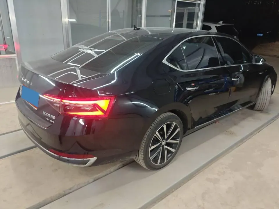 2021 Skoda Superb 2.0T 186HP L4 7DCT,autocango,china used car exporter,china ev exporter,chinese used car exporter,chinese used ev exporter