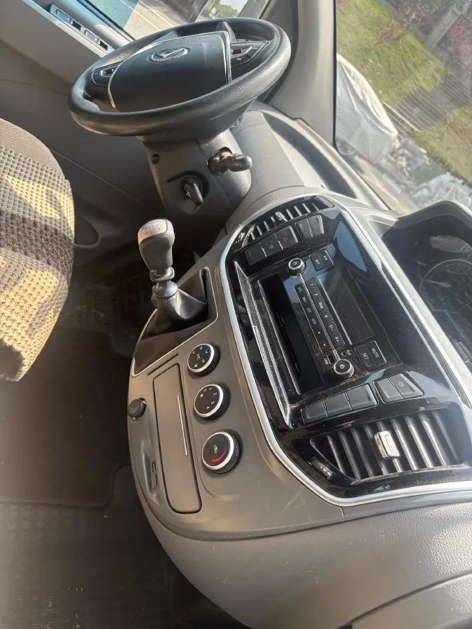 2021 MAXUS XinTu V80 2.0T 139HP L4 6MT,autocango,china used car exporter,china ev exporter,chinese used car exporter,chinese used ev exporter