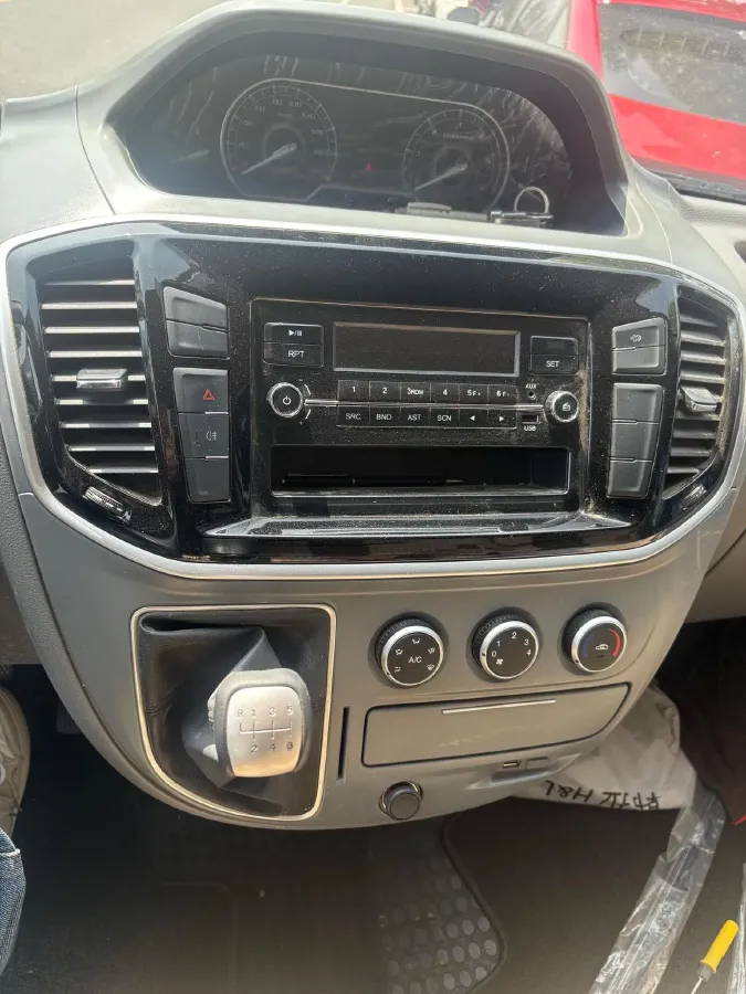 2021 MAXUS XinTu V80 2.0T 139HP L4 6MT,autocango,china used car exporter,china ev exporter,chinese used car exporter,chinese used ev exporter