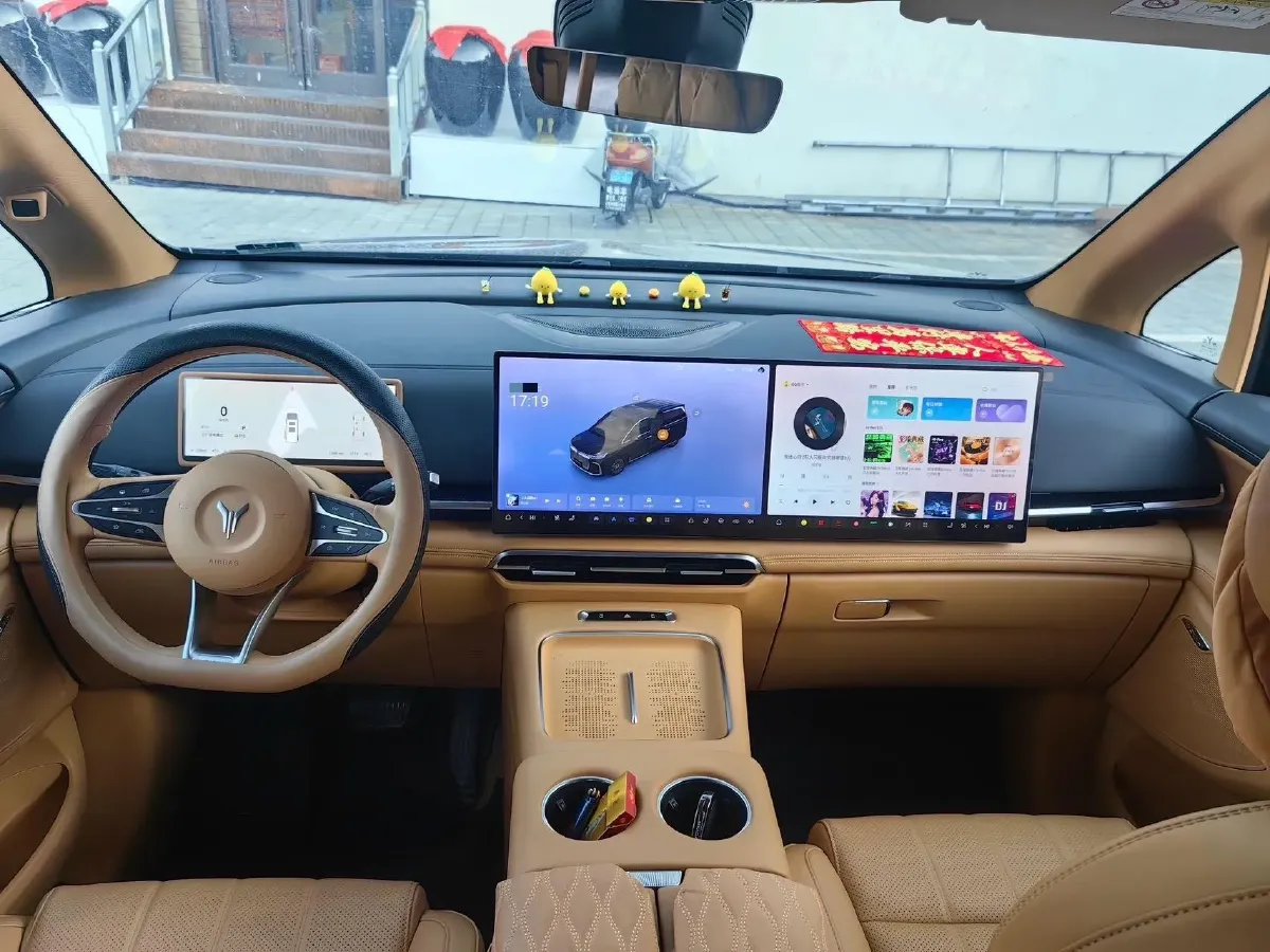 2025 Voyah Dream 1.5T 150HP L4 PHEV 41.7KWH,autocango,china used car exporter,china ev exporter,chinese used car exporter,chinese used ev exporter