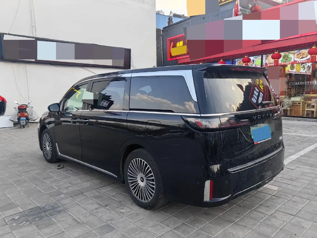 2025 Voyah Dream 1.5T 150HP L4 PHEV 41.7KWH,autocango,china used car exporter,china ev exporter,chinese used car exporter,chinese used ev exporter