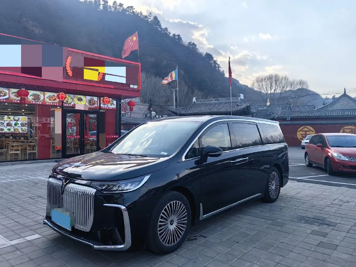 2025 Voyah Dream 1.5T 150HP L4 PHEV 41.7KWH,autocango,china used car exporter,china ev exporter,chinese used car exporter,chinese used ev exporter