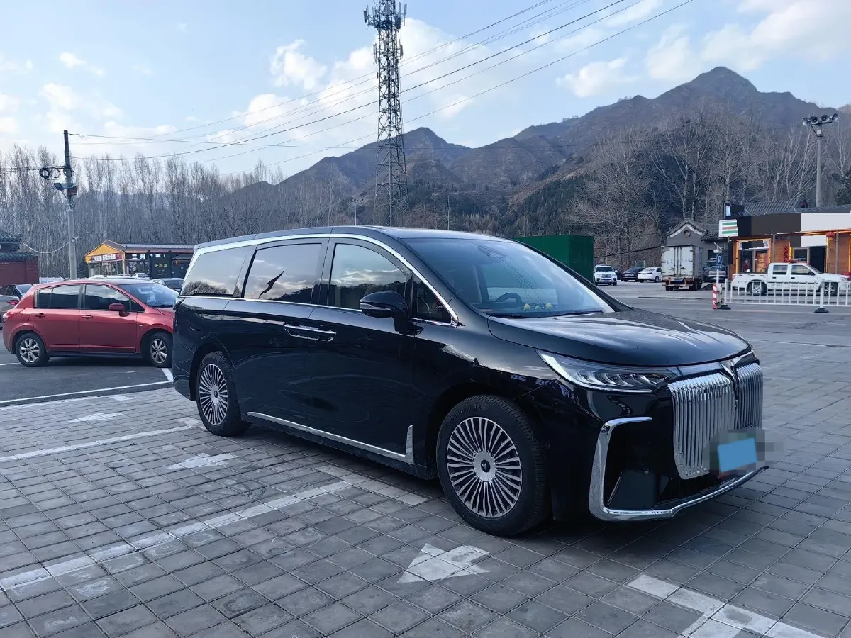 2025 Voyah Dream 1.5T 150HP L4 PHEV 41.7KWH,autocango,china used car exporter,china ev exporter,chinese used car exporter,chinese used ev exporter