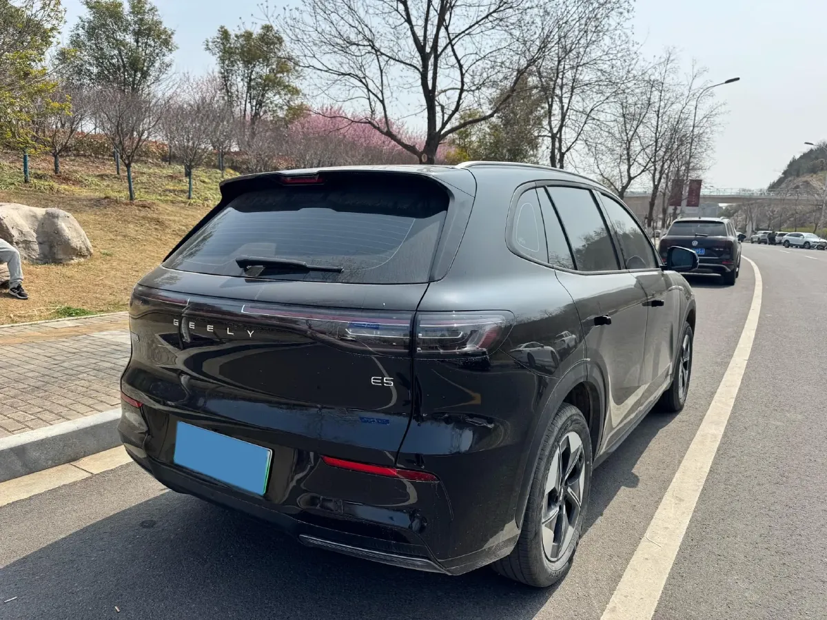 2026 LanDian E5 PLUS 1.5L 95HP L4 E-CVT PHEV,autocango,china used car exporter,china ev exporter,chinese used car exporter,chinese used ev exporter