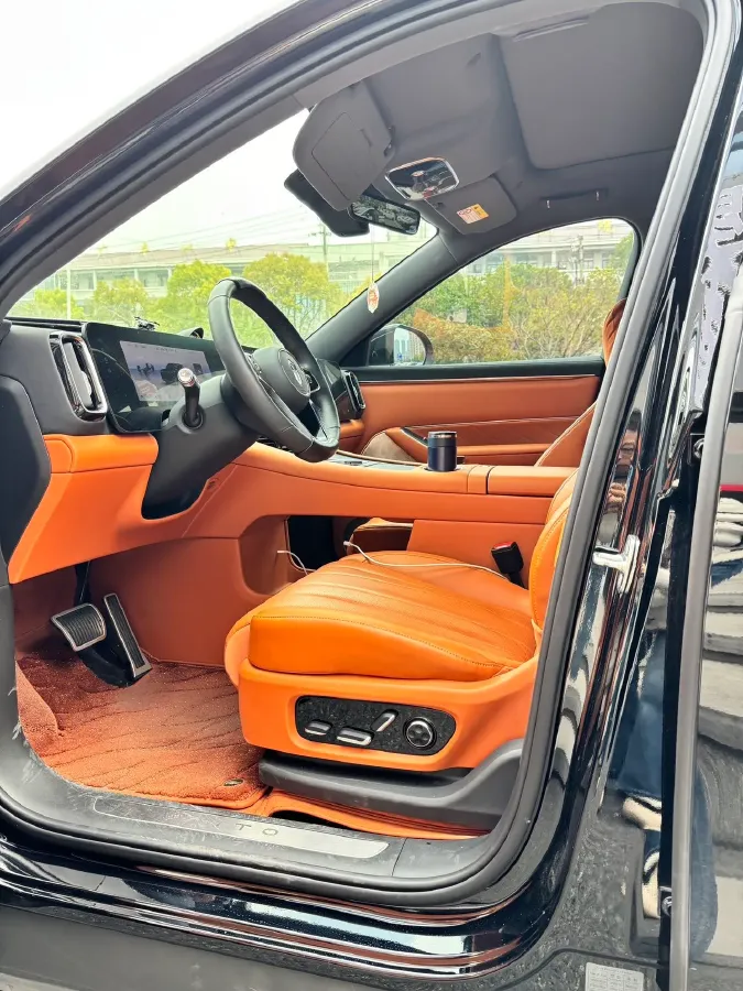 2025 AITO AITO M8 REEV 160HP REEV 53.4KWH,autocango,china used car exporter,china ev exporter,chinese used car exporter,chinese used ev exporter