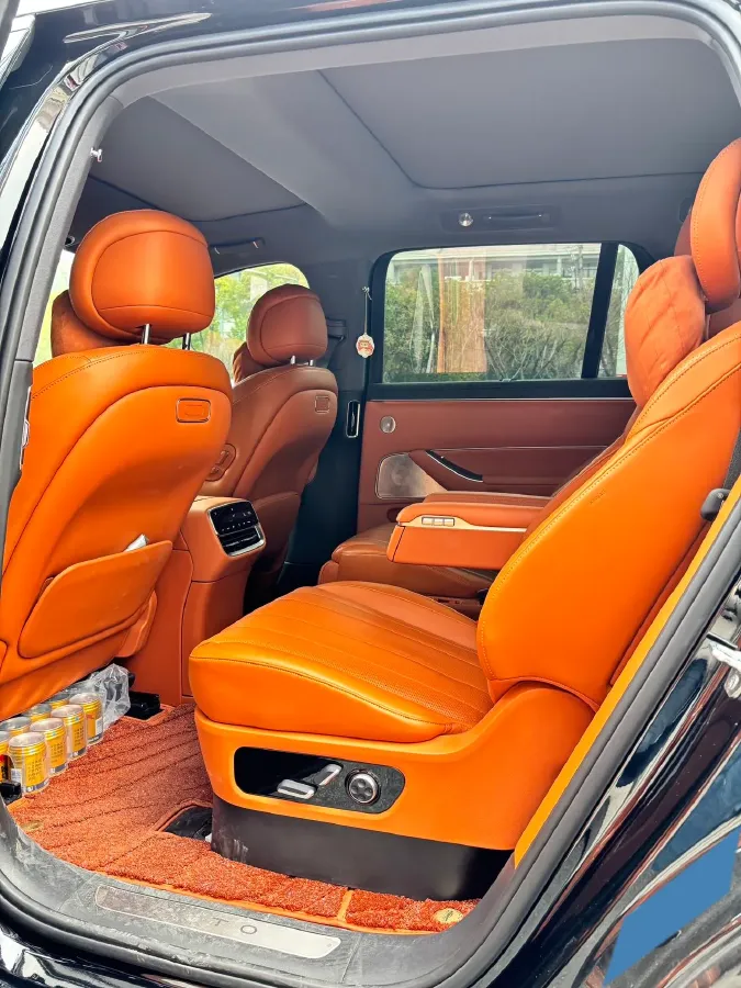 2025 AITO AITO M8 REEV 160HP REEV 53.4KWH,autocango,china used car exporter,china ev exporter,chinese used car exporter,chinese used ev exporter