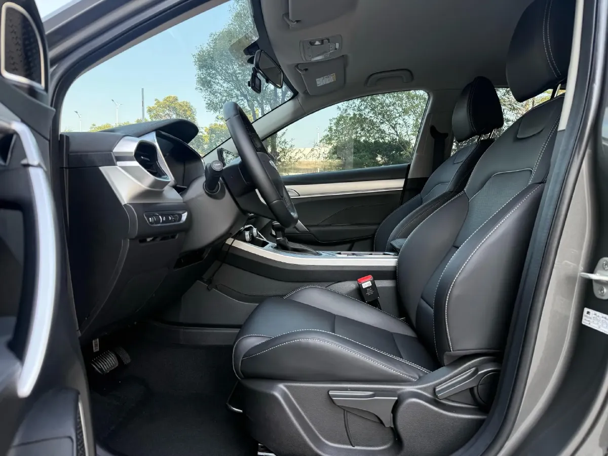 2025 Geely Coolray 1.5L 126HP L4 CVT,autocango,china used car exporter,china ev exporter,chinese used car exporter,chinese used ev exporter