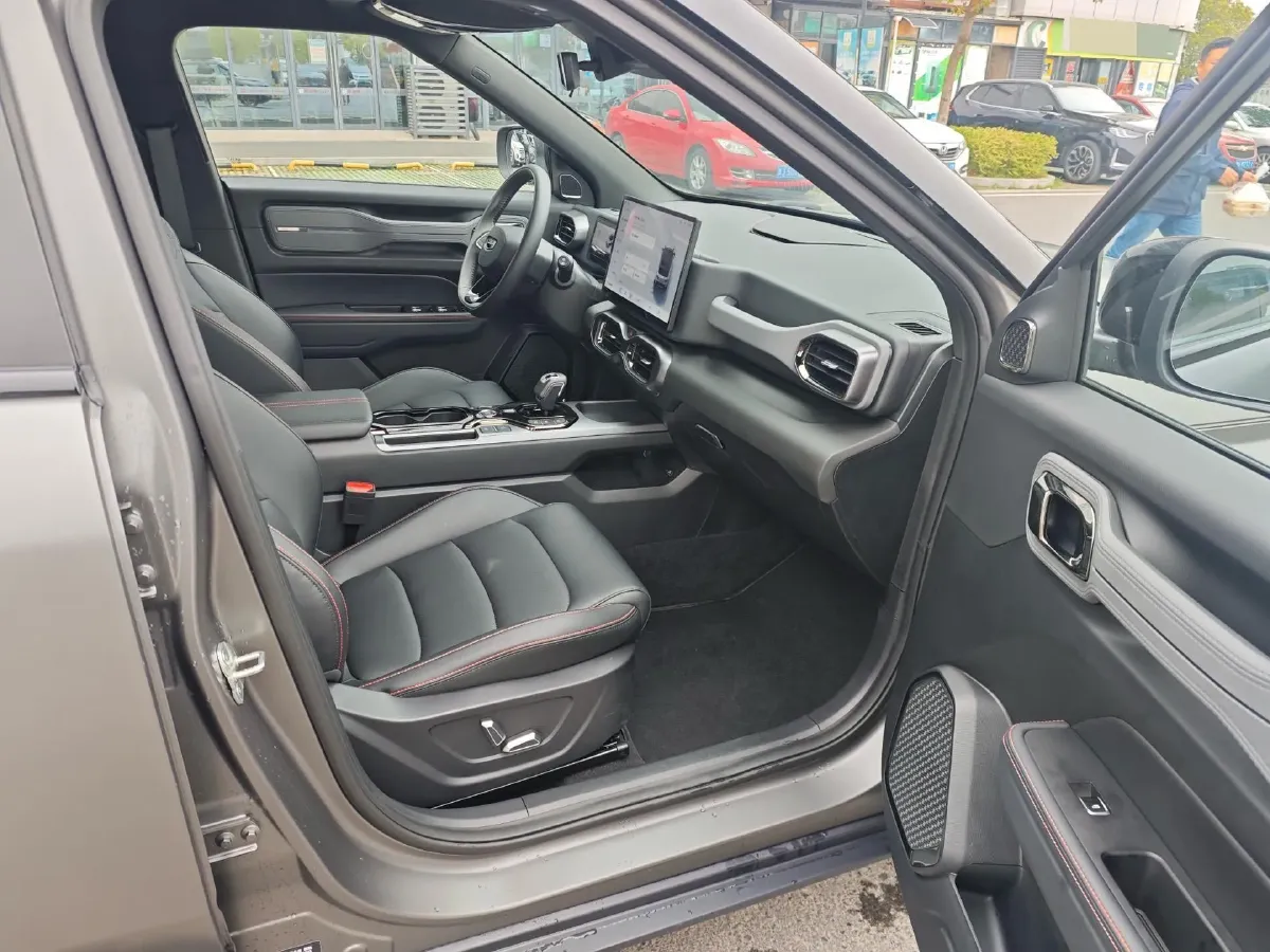 2025 Geely Cowboy 1.5T 181HP L4 7DCT,autocango,china used car exporter,china ev exporter,chinese used car exporter,chinese used ev exporter