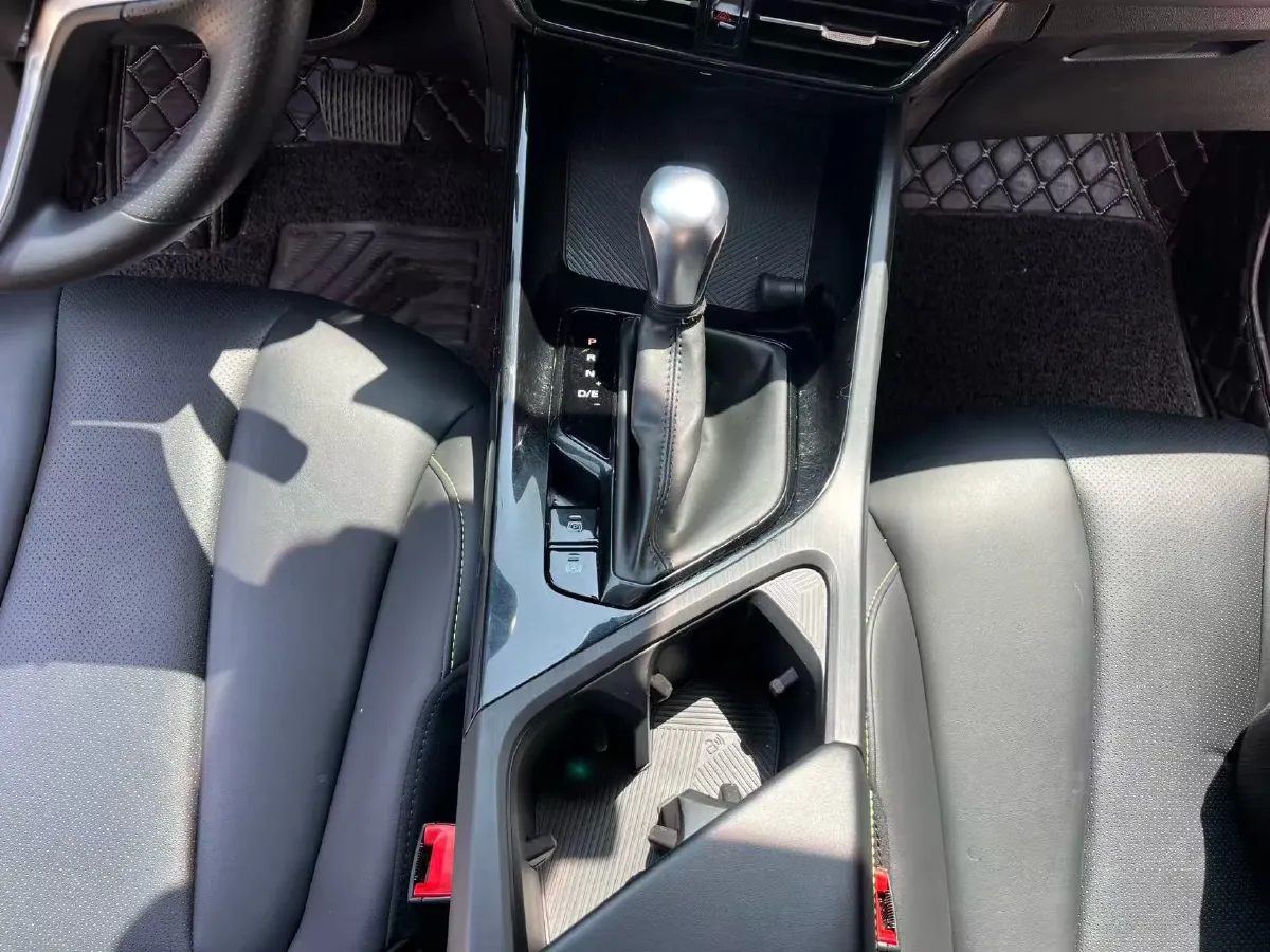 2021 Roewe i5 1.5L 120HP L4 CVT,autocango,china used car exporter,china ev exporter,chinese used car exporter,chinese used ev exporter