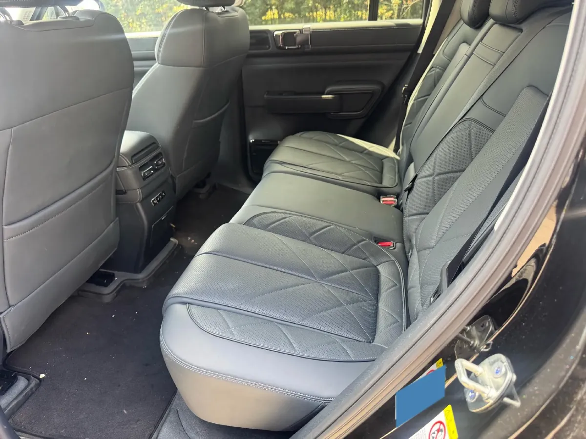 2025 FangChengBao Bao 5 1.5T 194HP L4 E-CVT PHEV 31.8KWH,autocango,china used car exporter,china ev exporter,chinese used car exporter,chinese used ev exporter