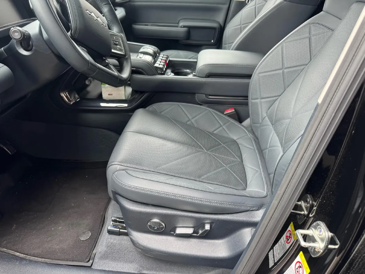 2025 FangChengBao Bao 5 1.5T 194HP L4 E-CVT PHEV 31.8KWH,autocango,china used car exporter,china ev exporter,chinese used car exporter,chinese used ev exporter