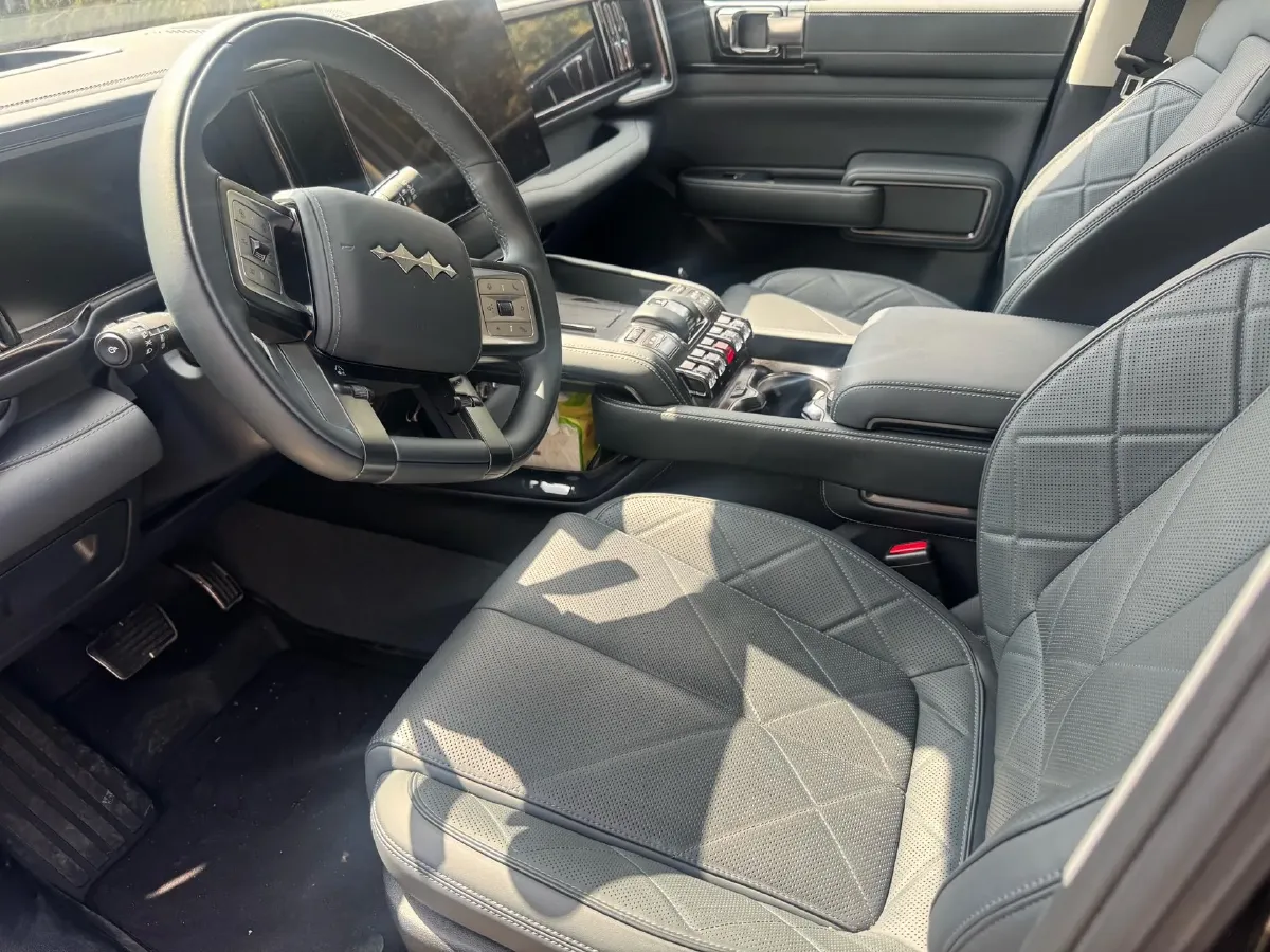 2025 FangChengBao Bao 5 1.5T 194HP L4 E-CVT PHEV 31.8KWH,autocango,china used car exporter,china ev exporter,chinese used car exporter,chinese used ev exporter