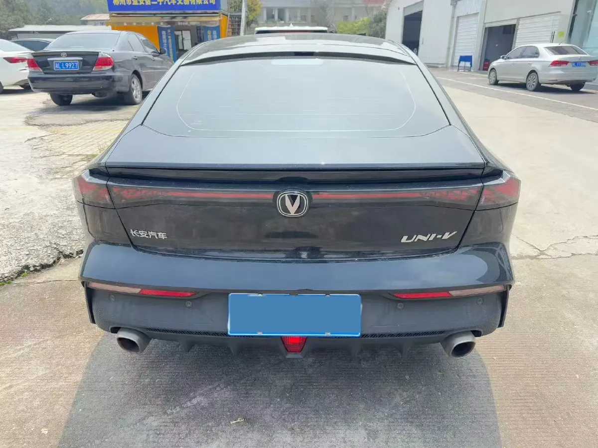 2022 ChangAn UNI-V 1.5T 188HP L4 7DCT,autocango,china used car exporter,china ev exporter,chinese used car exporter,chinese used ev exporter