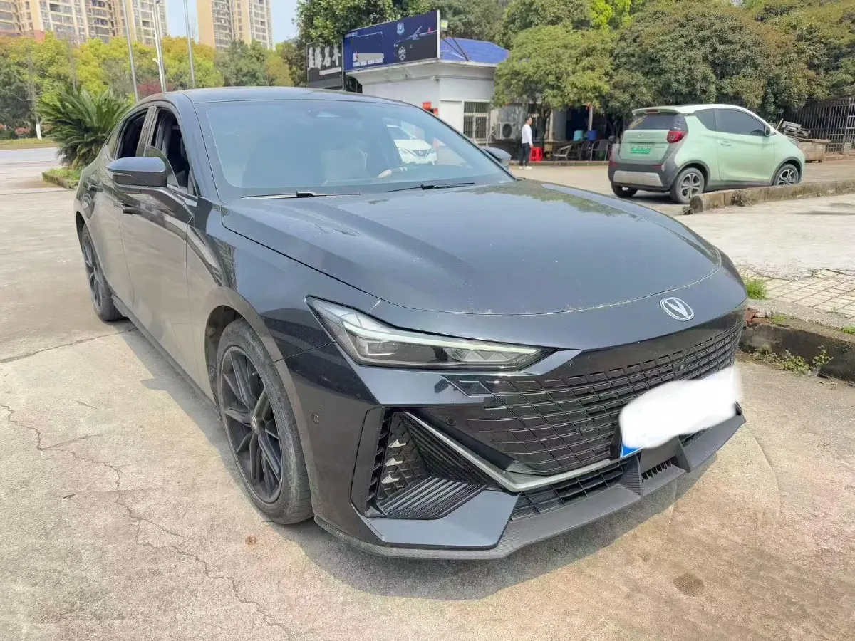 2022 ChangAn UNI-V 1.5T 188HP L4 7DCT,autocango,china used car exporter,china ev exporter,chinese used car exporter,chinese used ev exporter