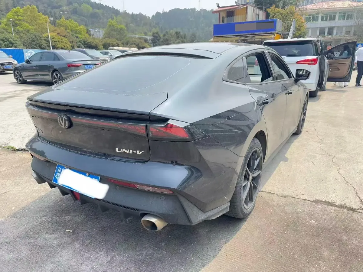 2022 ChangAn UNI-V 1.5T 188HP L4 7DCT,autocango,china used car exporter,china ev exporter,chinese used car exporter,chinese used ev exporter