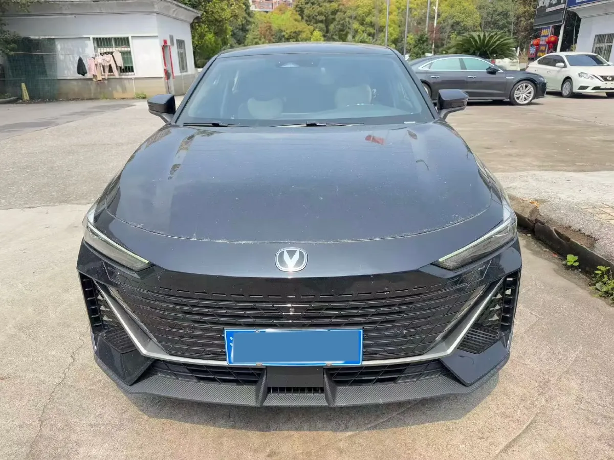 2022 ChangAn UNI-V 1.5T 188HP L4 7DCT,autocango,china used car exporter,china ev exporter,chinese used car exporter,chinese used ev exporter