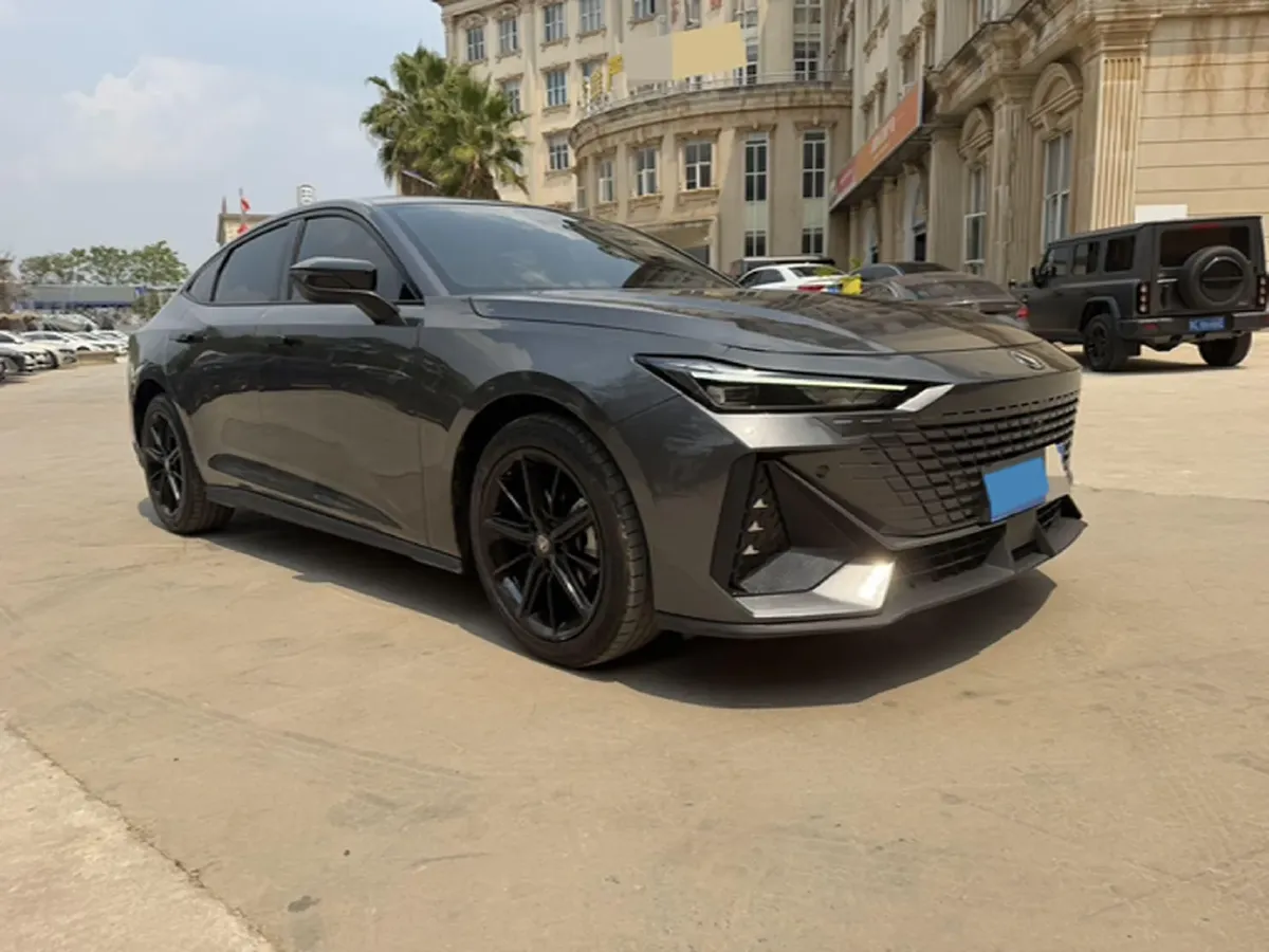 2023 ChangAn UNI-V 1.5T 188HP L4 7DCT,autocango,china used car exporter,china ev exporter,chinese used car exporter,chinese used ev exporter