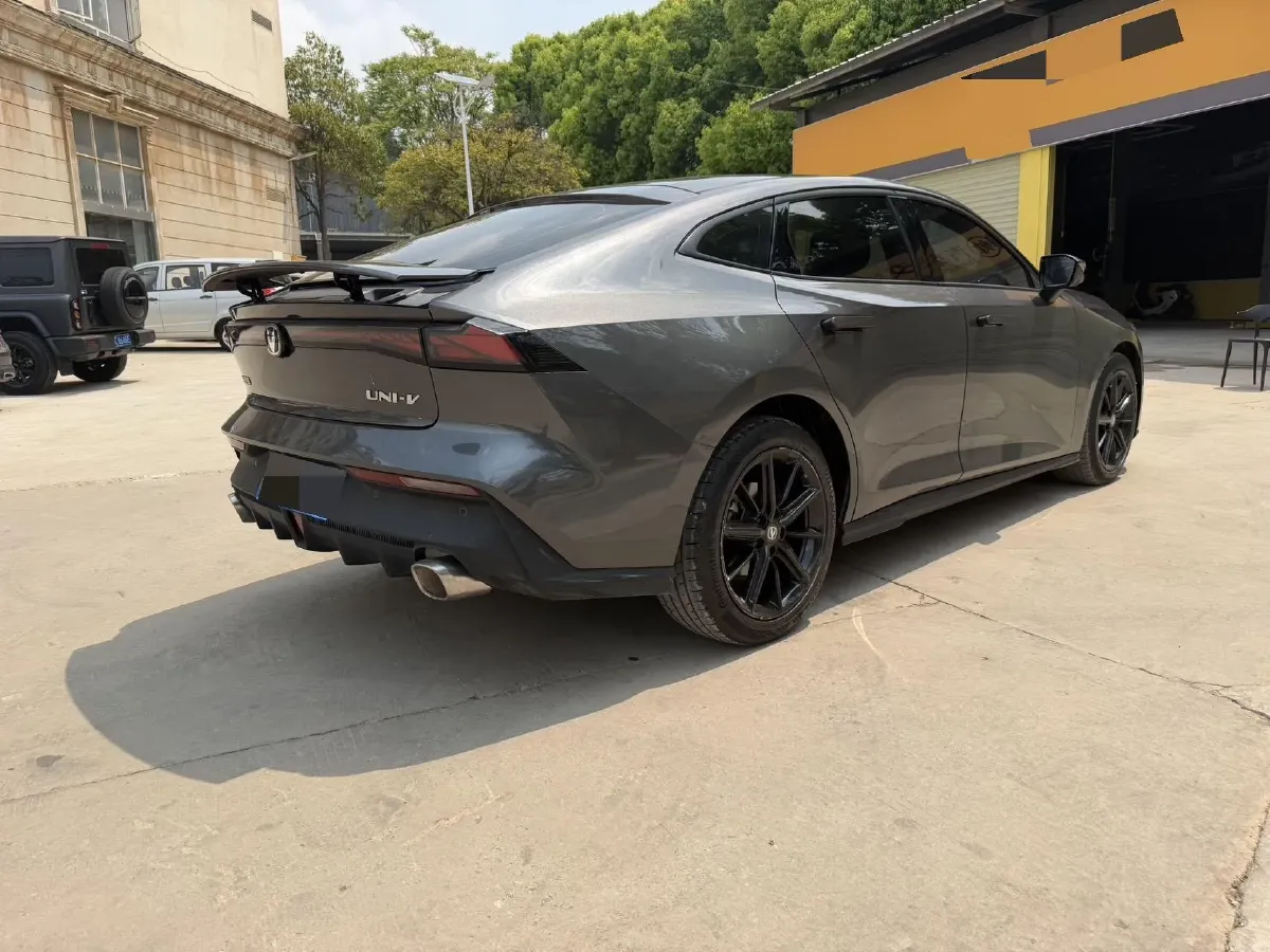 2023 ChangAn UNI-V 1.5T 188HP L4 7DCT,autocango,china used car exporter,china ev exporter,chinese used car exporter,chinese used ev exporter