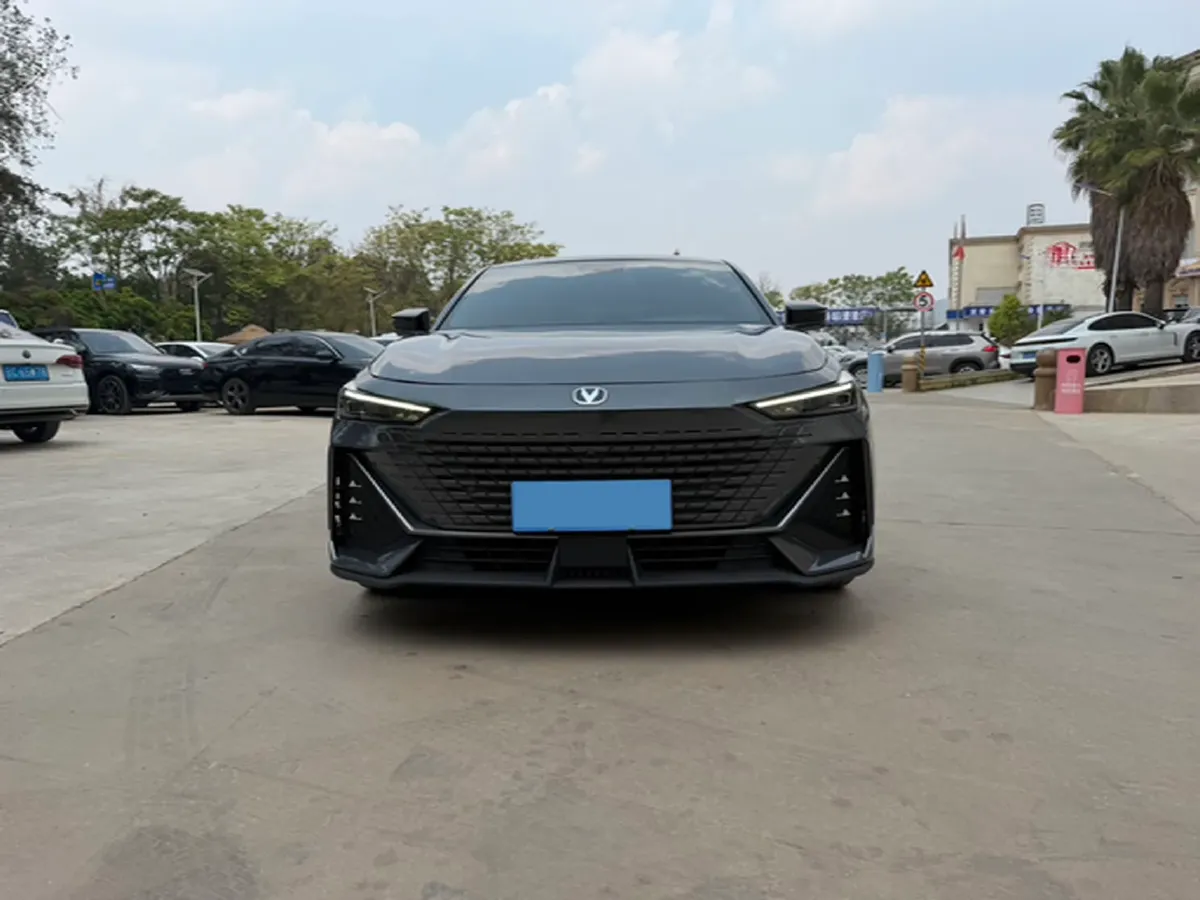 2023 ChangAn UNI-V 1.5T 188HP L4 7DCT,autocango,china used car exporter,china ev exporter,chinese used car exporter,chinese used ev exporter