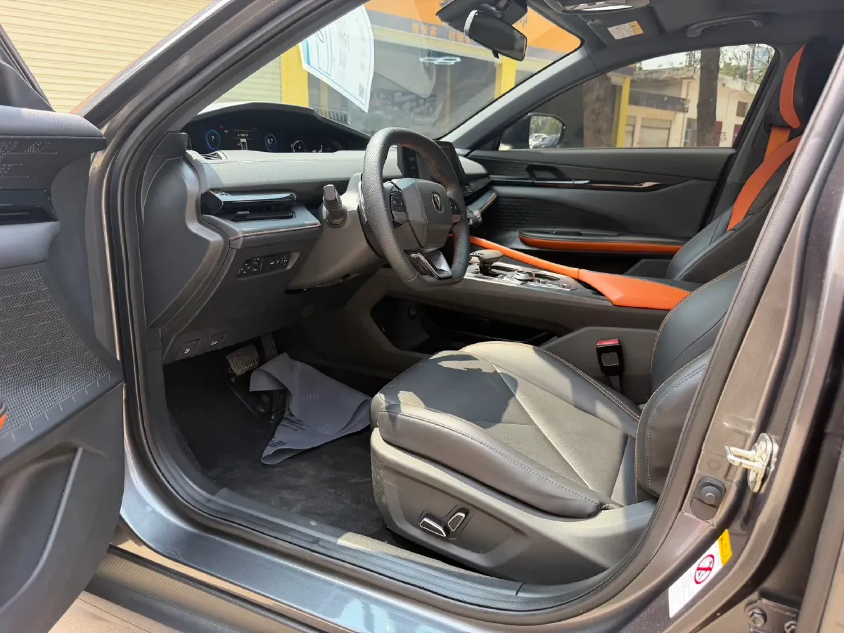 2023 ChangAn UNI-V 1.5T 188HP L4 7DCT,autocango,china used car exporter,china ev exporter,chinese used car exporter,chinese used ev exporter