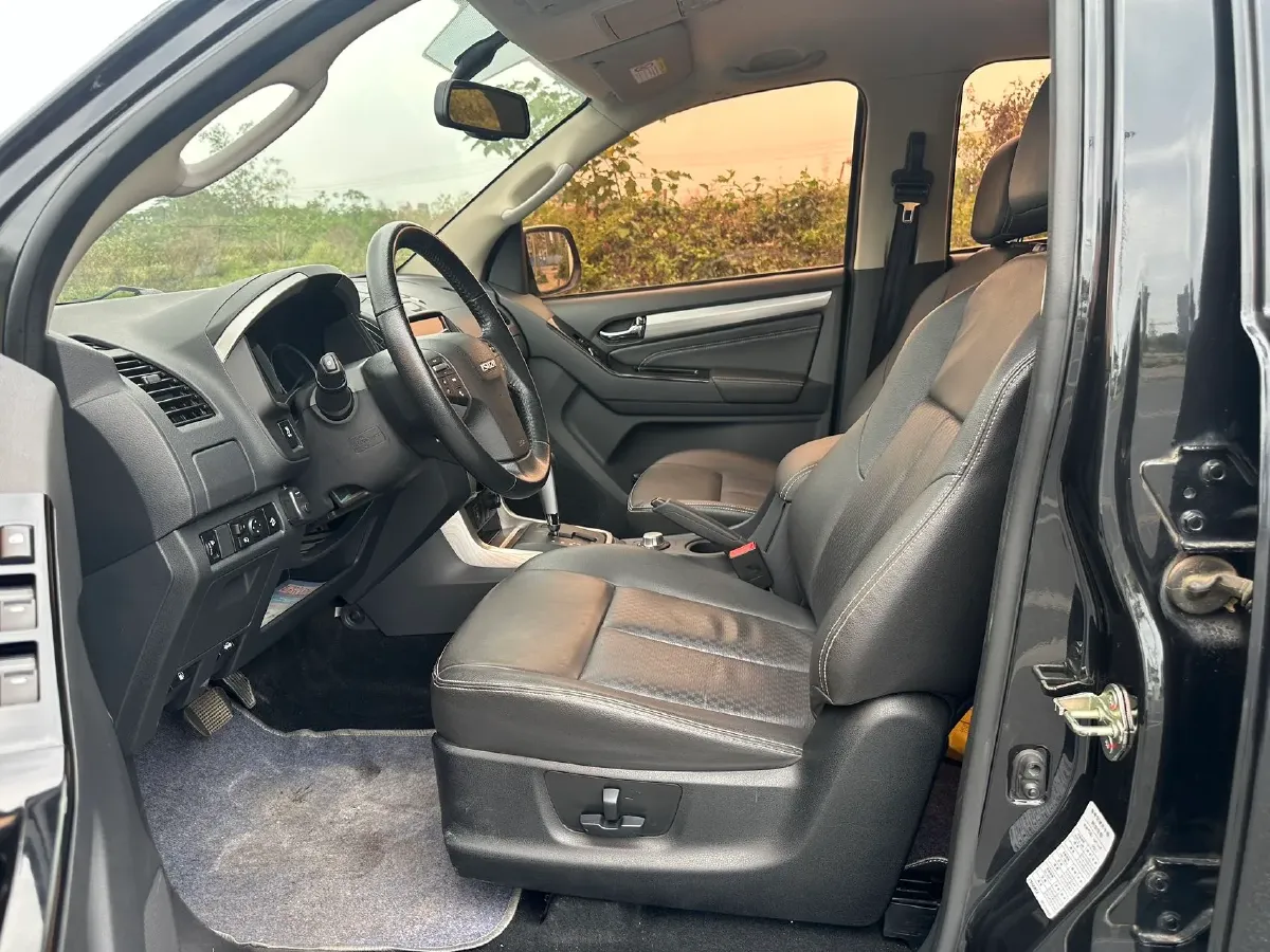 2018 Isuzu D-MAX 3.0T 177HP L4 6AT,autocango,china used car exporter,china ev exporter,chinese used car exporter,chinese used ev exporter