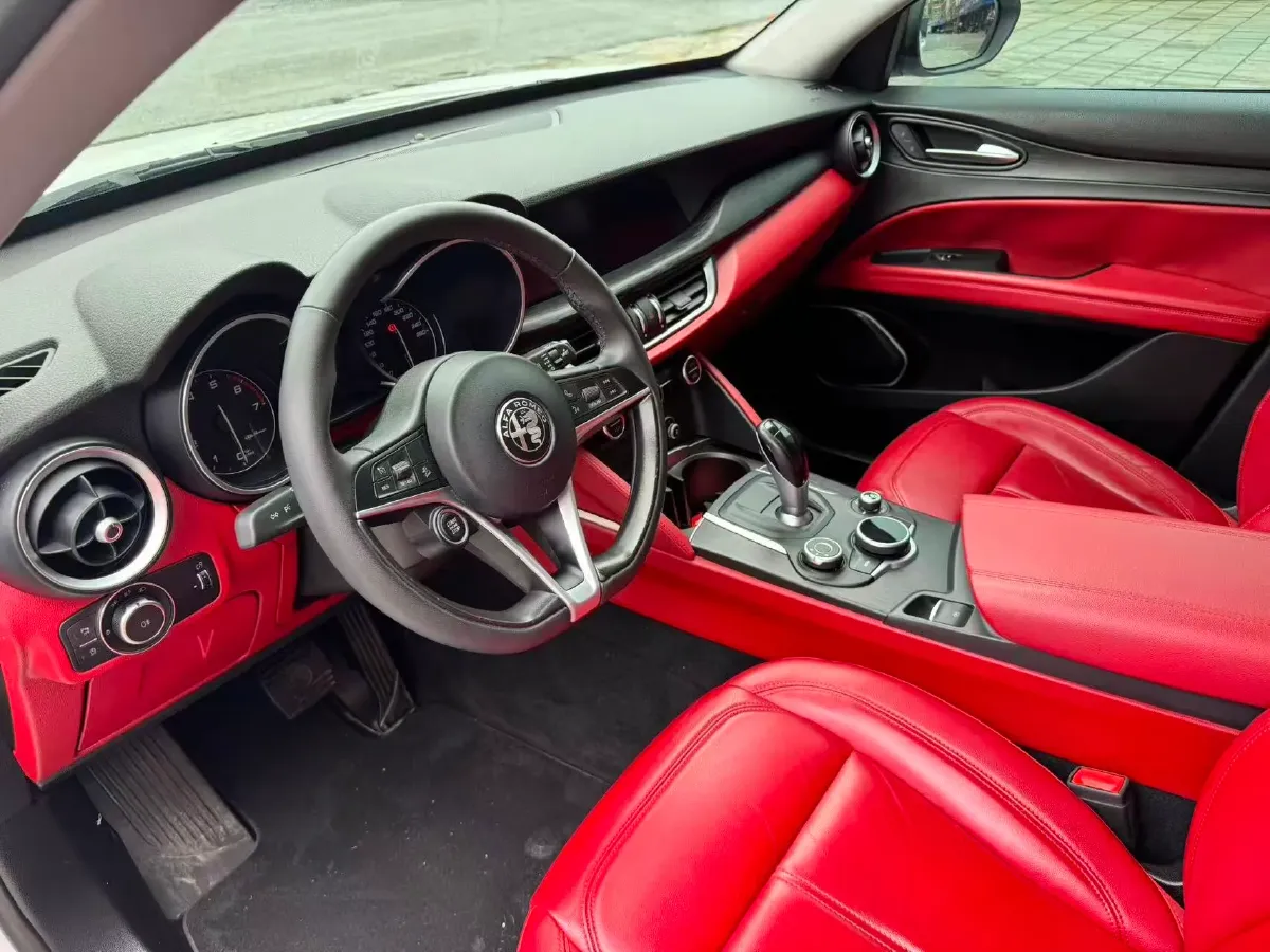 2017 Jaguar XE 2.0T 240HP L4 8AT,autocango,china used car exporter,china ev exporter,chinese used car exporter,chinese used ev exporter