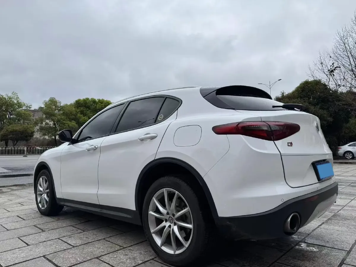 2017 Jaguar XE 2.0T 240HP L4 8AT,autocango,china used car exporter,china ev exporter,chinese used car exporter,chinese used ev exporter