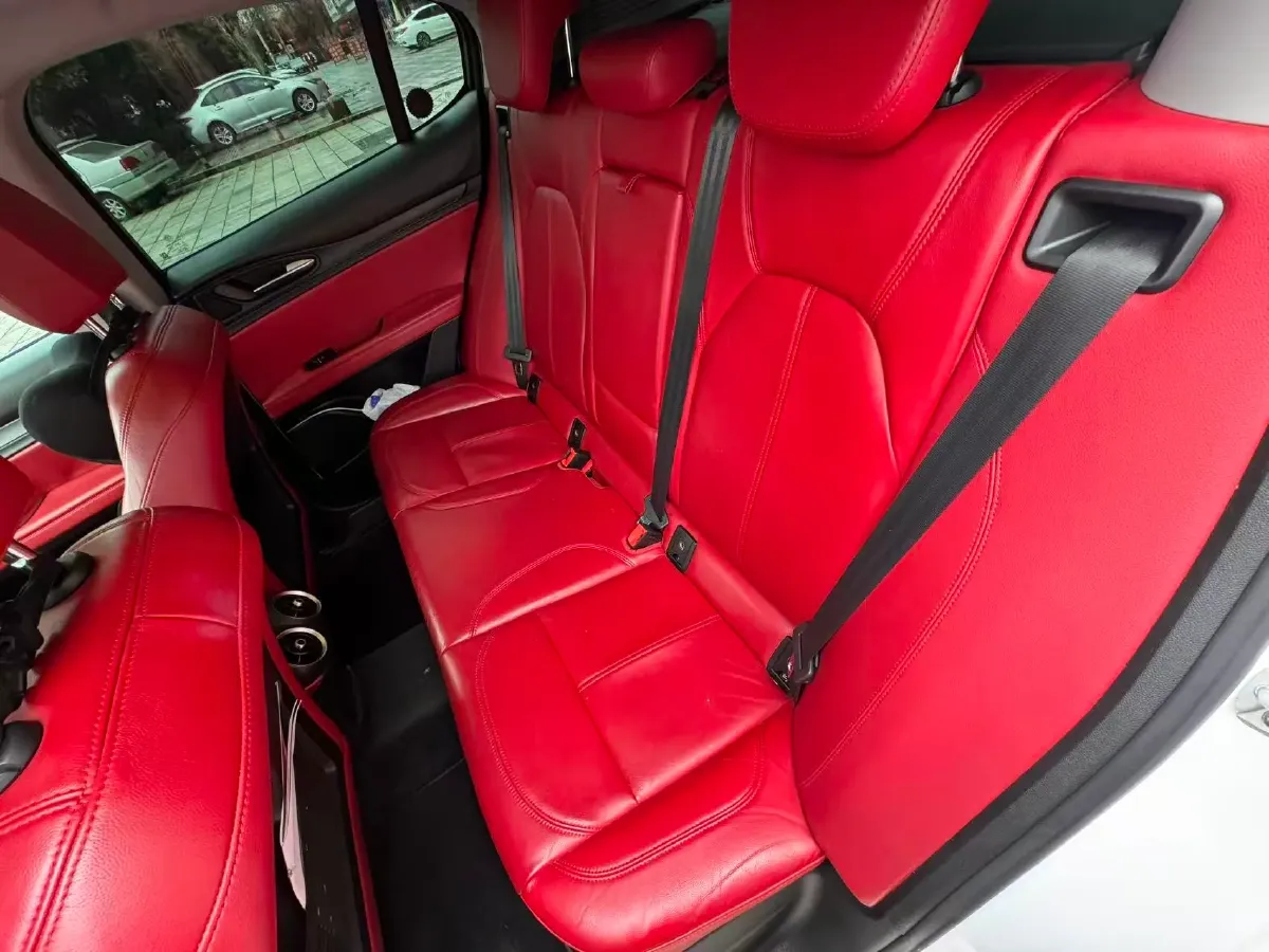 2017 Jaguar XE 2.0T 240HP L4 8AT,autocango,china used car exporter,china ev exporter,chinese used car exporter,chinese used ev exporter