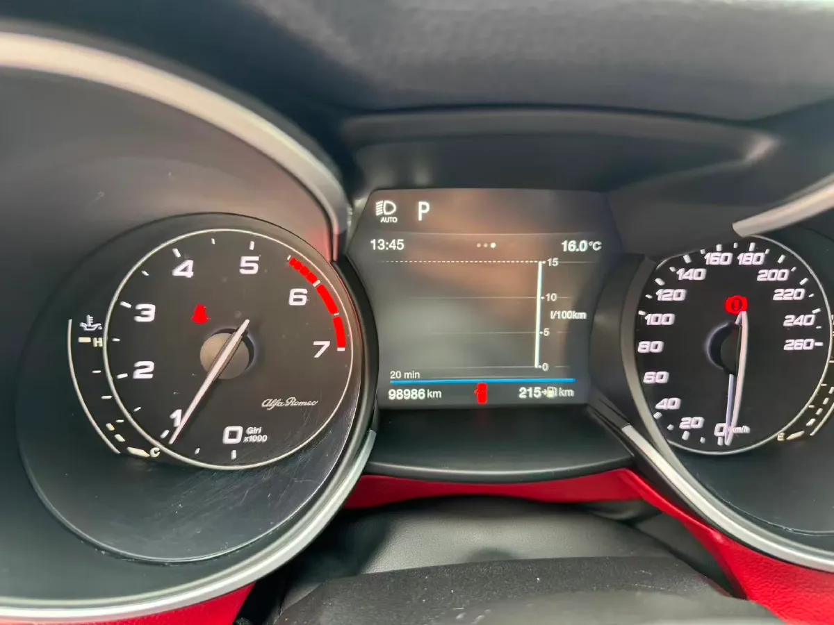 2017 Jaguar XE 2.0T 240HP L4 8AT,autocango,china used car exporter,china ev exporter,chinese used car exporter,chinese used ev exporter