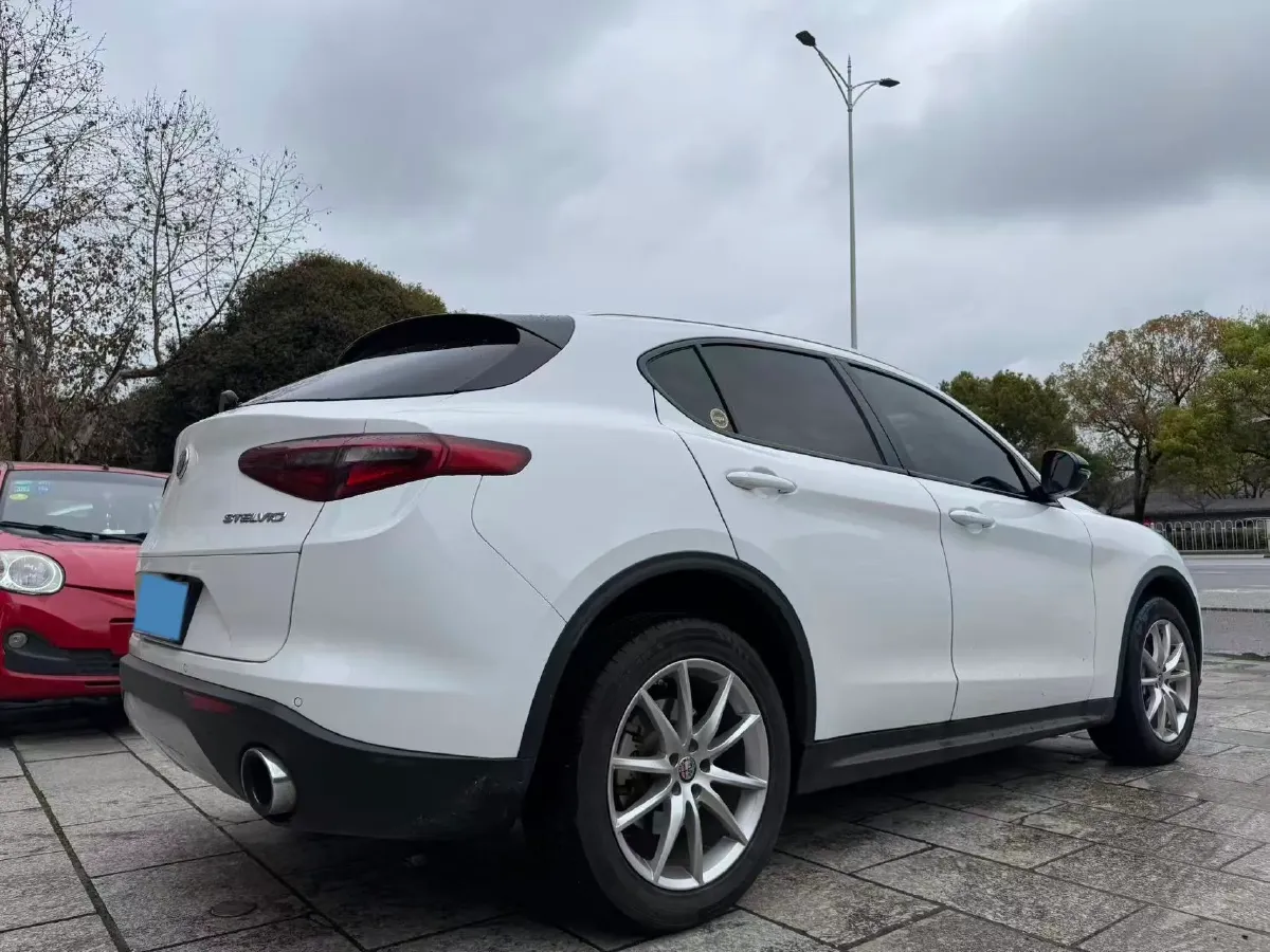 2017 Jaguar XE 2.0T 240HP L4 8AT,autocango,china used car exporter,china ev exporter,chinese used car exporter,chinese used ev exporter