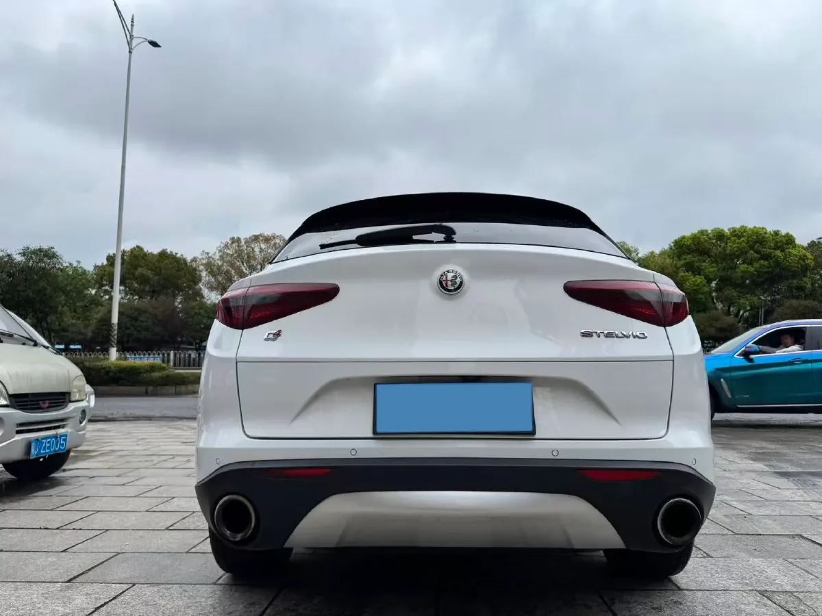 2017 Jaguar XE 2.0T 240HP L4 8AT,autocango,china used car exporter,china ev exporter,chinese used car exporter,chinese used ev exporter