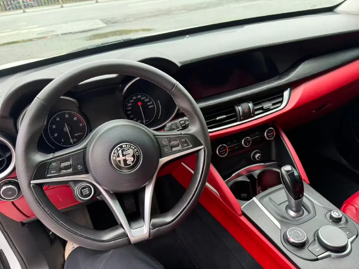 2017 Jaguar XE 2.0T 240HP L4 8AT,autocango,china used car exporter,china ev exporter,chinese used car exporter,chinese used ev exporter