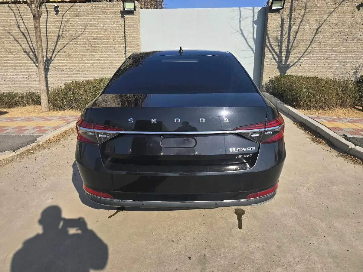 2019 Skoda Superb 2.0T 186HP L4 7DCT,autocango,china used car exporter,china ev exporter,chinese used car exporter,chinese used ev exporter