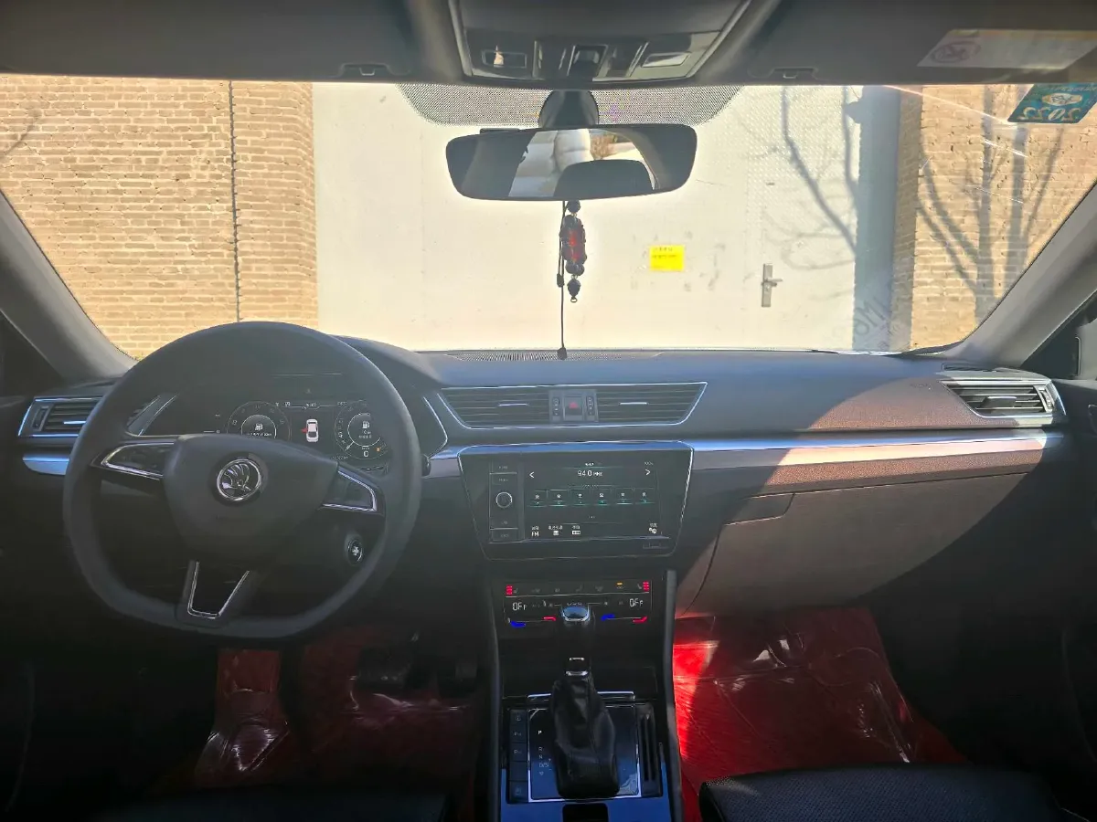 2019 Skoda Superb 2.0T 186HP L4 7DCT,autocango,china used car exporter,china ev exporter,chinese used car exporter,chinese used ev exporter