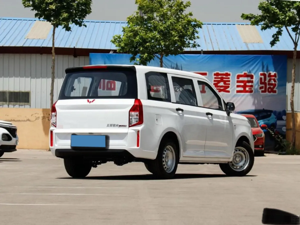 2020 WuLing HongGuang Plus 1.5L 99HP L4 6MT,autocango,china used car exporter,china ev exporter,chinese used car exporter,chinese used ev exporter