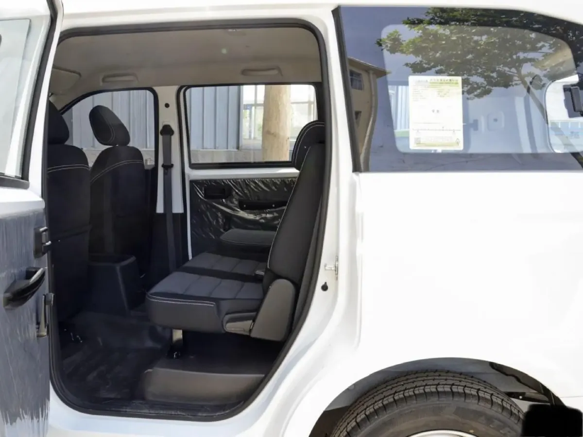 2020 WuLing HongGuang Plus 1.5L 99HP L4 6MT,autocango,china used car exporter,china ev exporter,chinese used car exporter,chinese used ev exporter