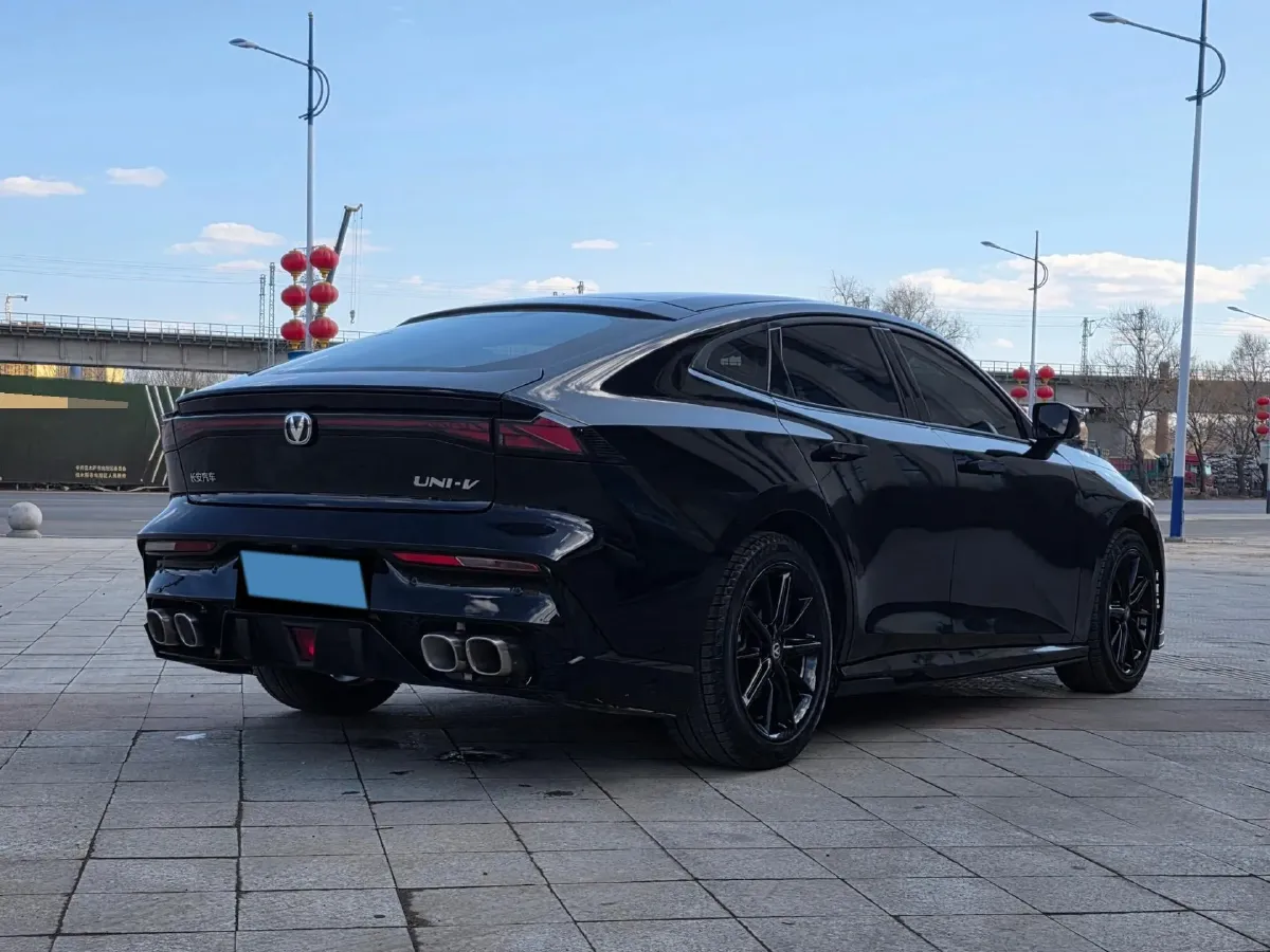 2023 ChangAn UNI-V 1.5T 188HP L4 7DCT,autocango,china used car exporter,china ev exporter,chinese used car exporter,chinese used ev exporter