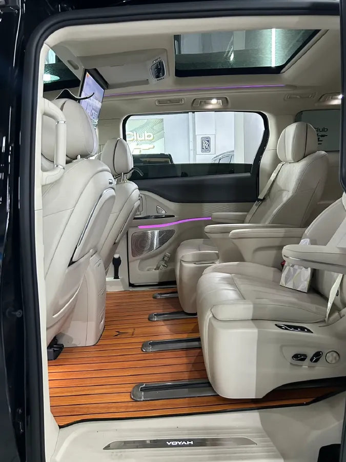 2024 Voyah Dream 1.5T 150HP L4 PHEV 43KWH,autocango,china used car exporter,china ev exporter,chinese used car exporter,chinese used ev exporter