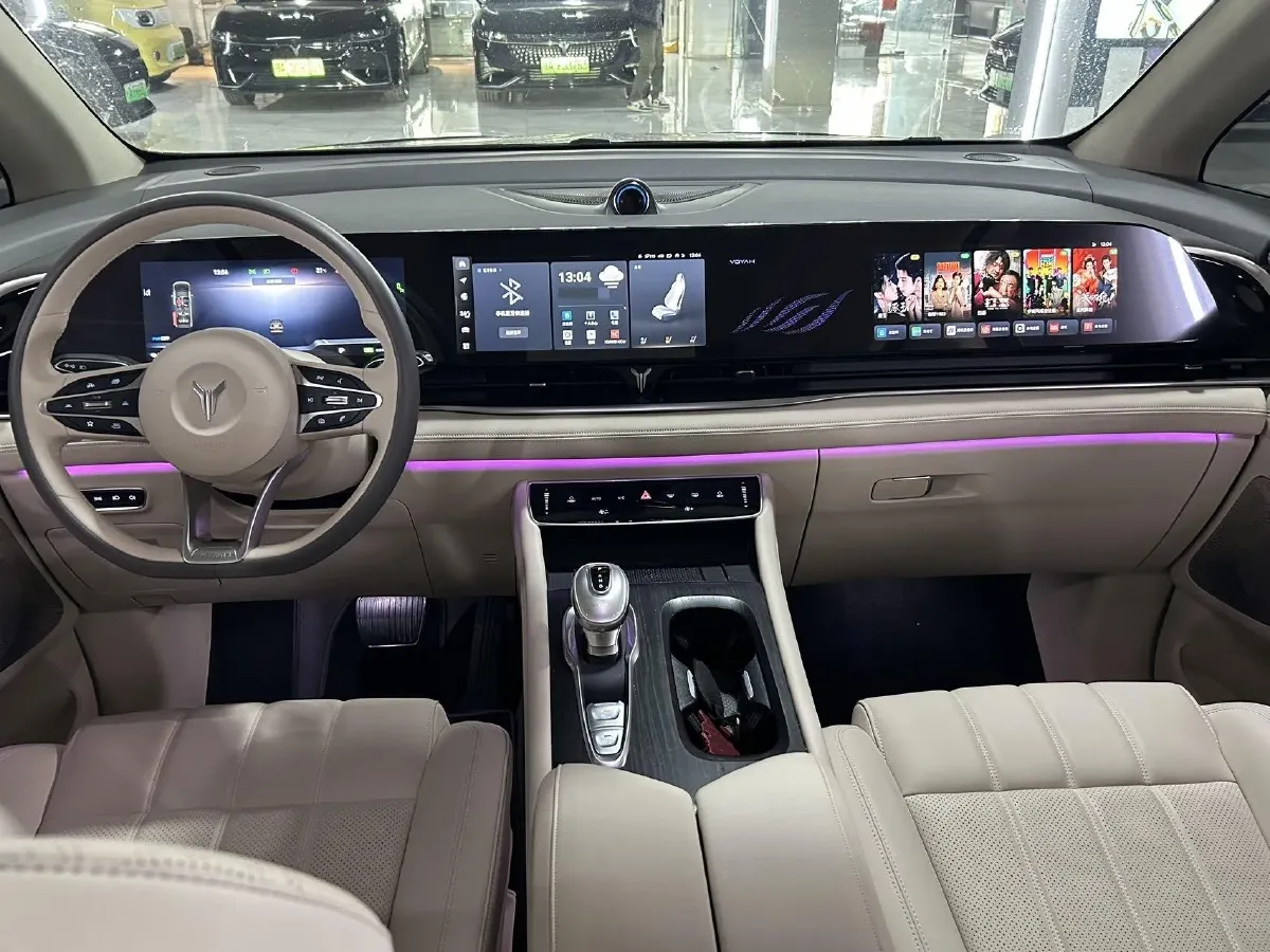 2024 Voyah Dream 1.5T 150HP L4 PHEV 43KWH,autocango,china used car exporter,china ev exporter,chinese used car exporter,chinese used ev exporter